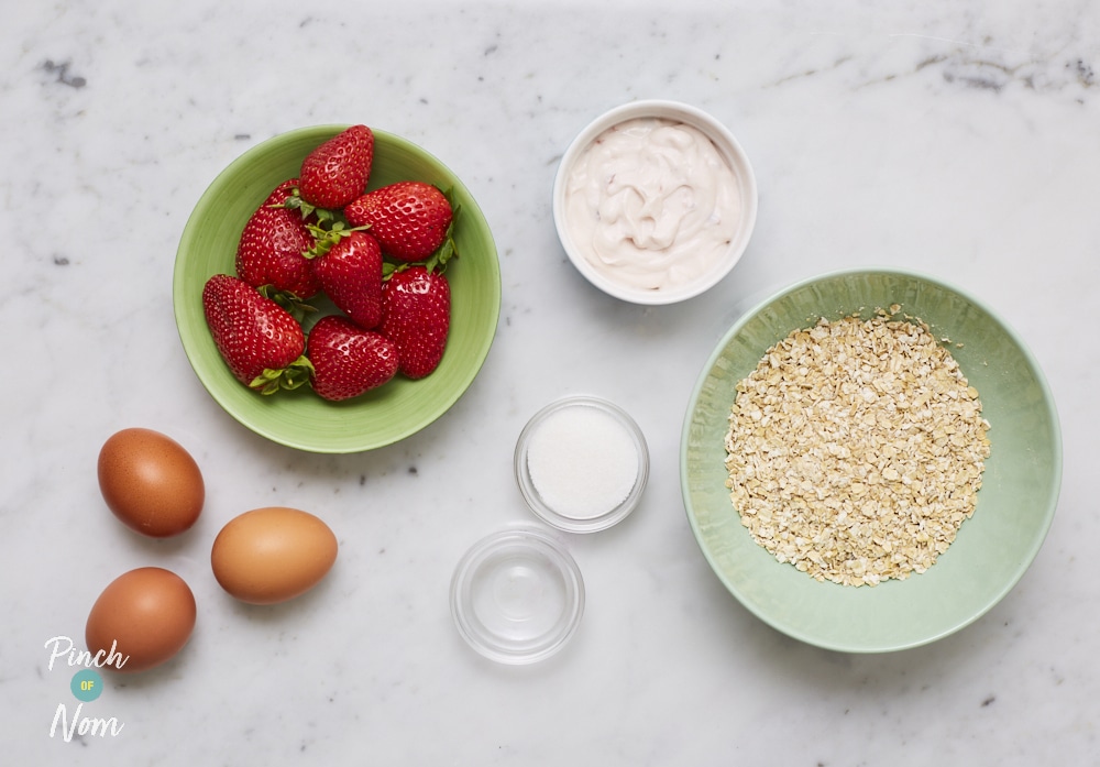 Strawberry Oat Muffins - Pinch of Nom Slimming Recipes