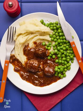 Meatballs and Gravy pinchofnom.com