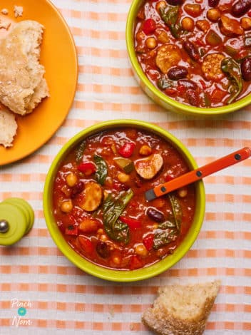 Slow Cooker Chunky Tomato Cajun-Style Soup pinchofnom.com