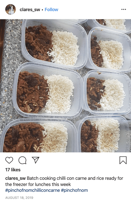 A screenshot from Instagram uploaded by @clares_sw showing 6 sets of plastic tubs filled with Pinch of Nom's Chilli Con Carne and a portion of basmati rice, prepped and ready for the week ahead.