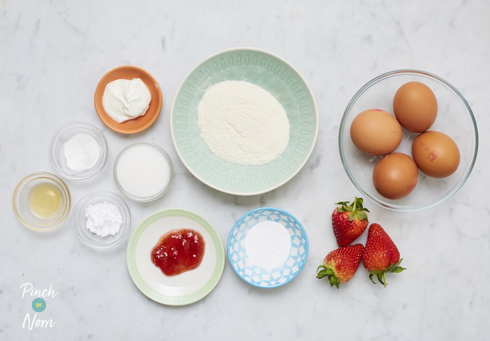 Mini Strawberry Sponges - Pinch of Nom Slimming Recipes
