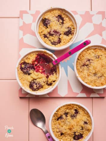 Apple and Blackberry Crumble pinchofnom.com