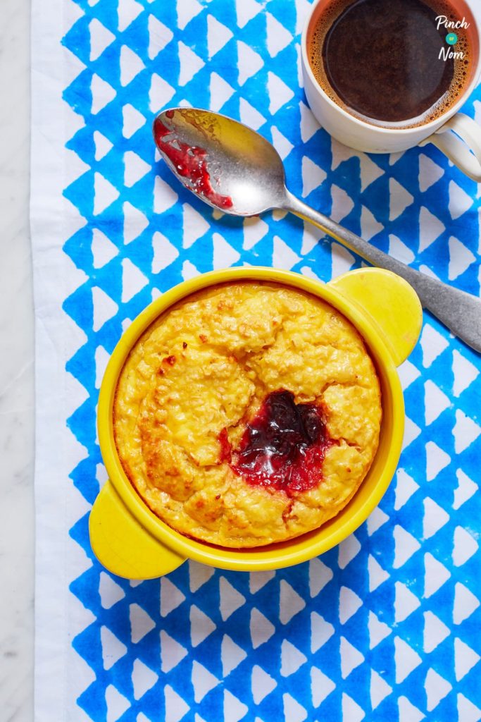 Bakewell Baked Oats - Pinch of Nom Slimming Recipes