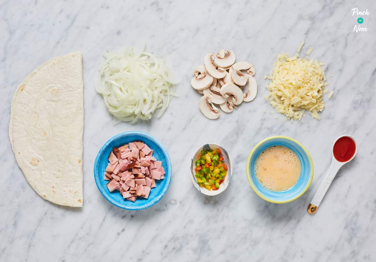 Ham and Mushroom Pizza Calzone - Pinch of Nom Slimming Recipes