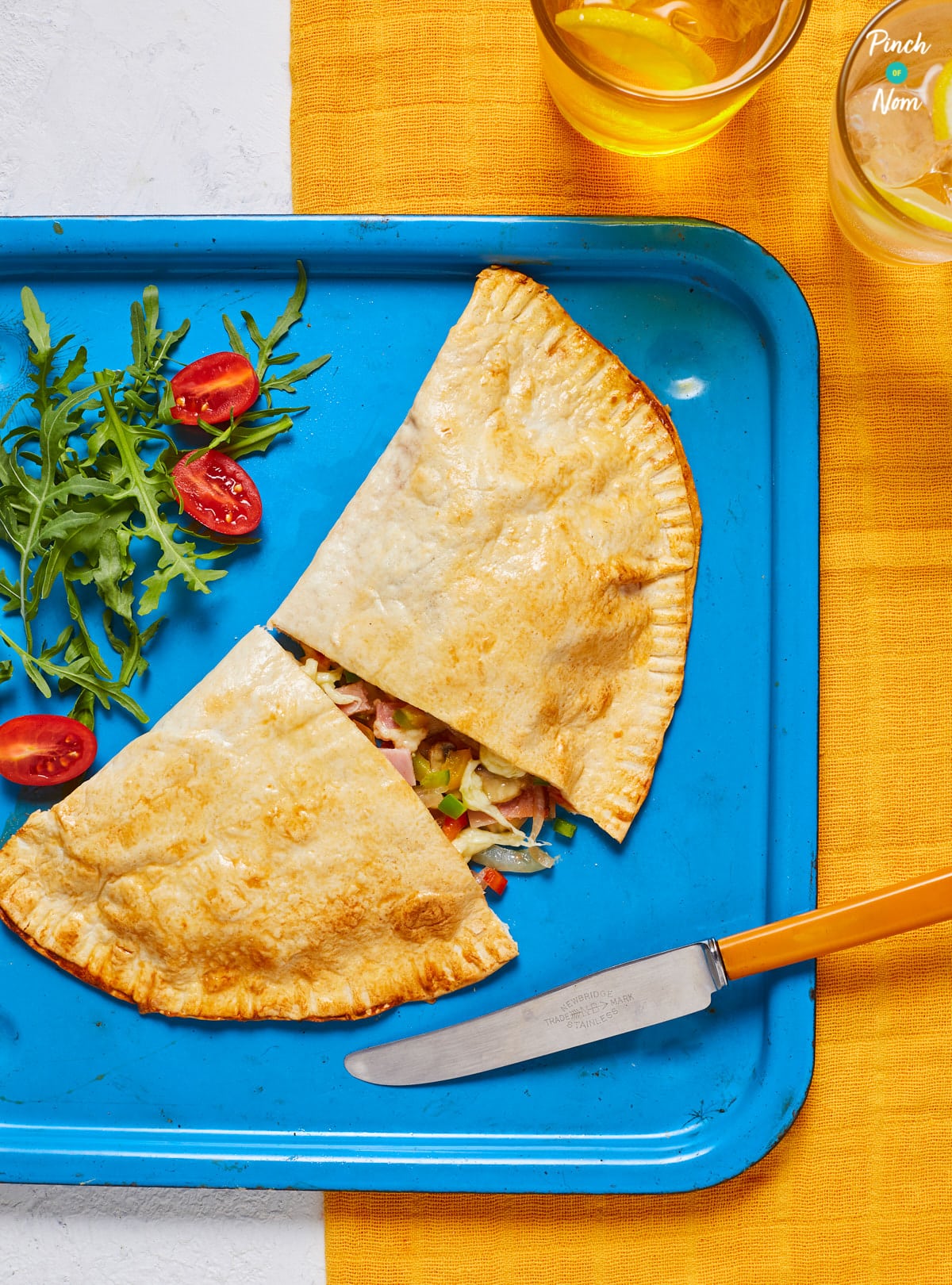 Ham and Mushroom Pizza Calzone - Pinch of Nom Slimming Recipes