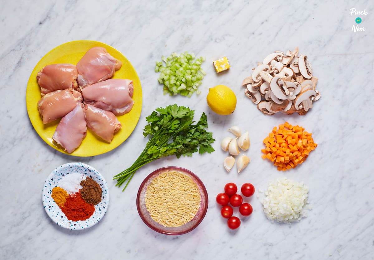One Pot Mediterranean Chicken Orzo - Pinch of Nom Slimming Recipes