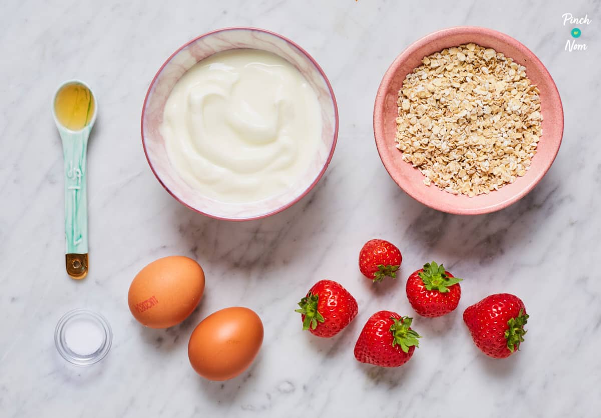 Strawberry and Vanilla Waffles - Pinch of Nom Slimming Recipes