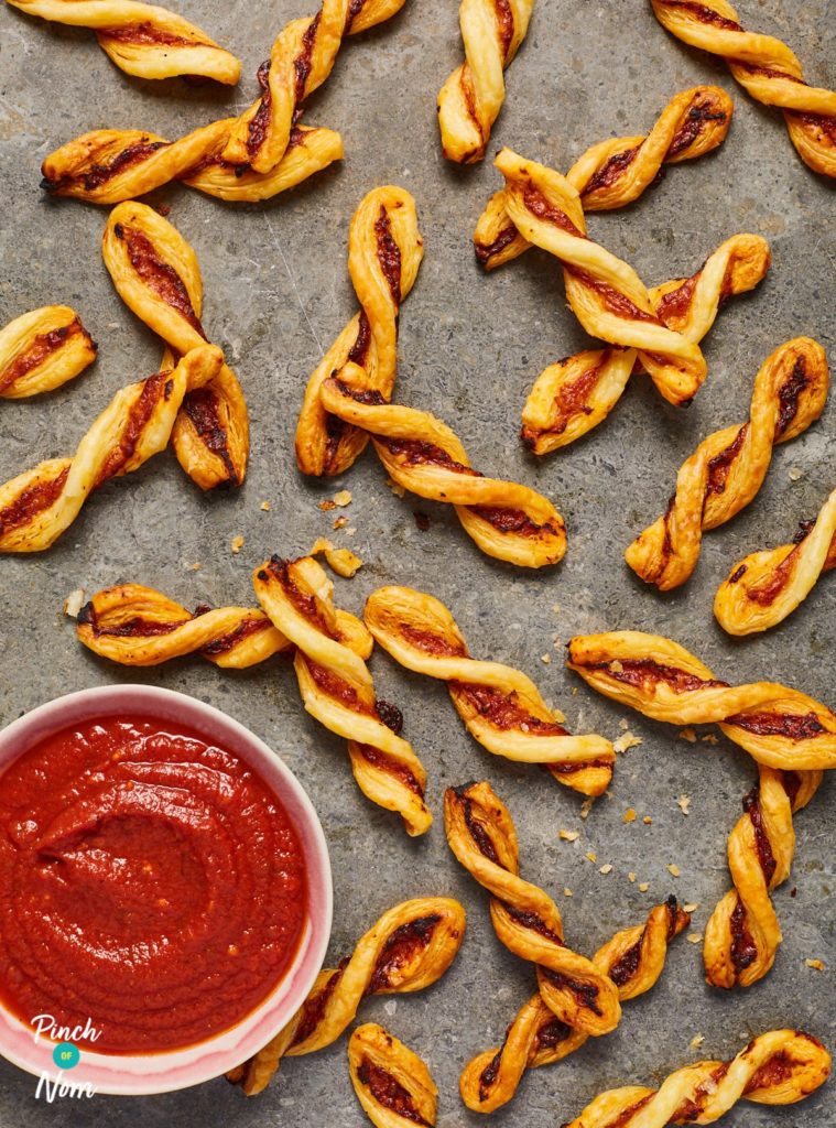 Pizza Twists with Pizza Dip - Pinch of Nom Slimming Recipes