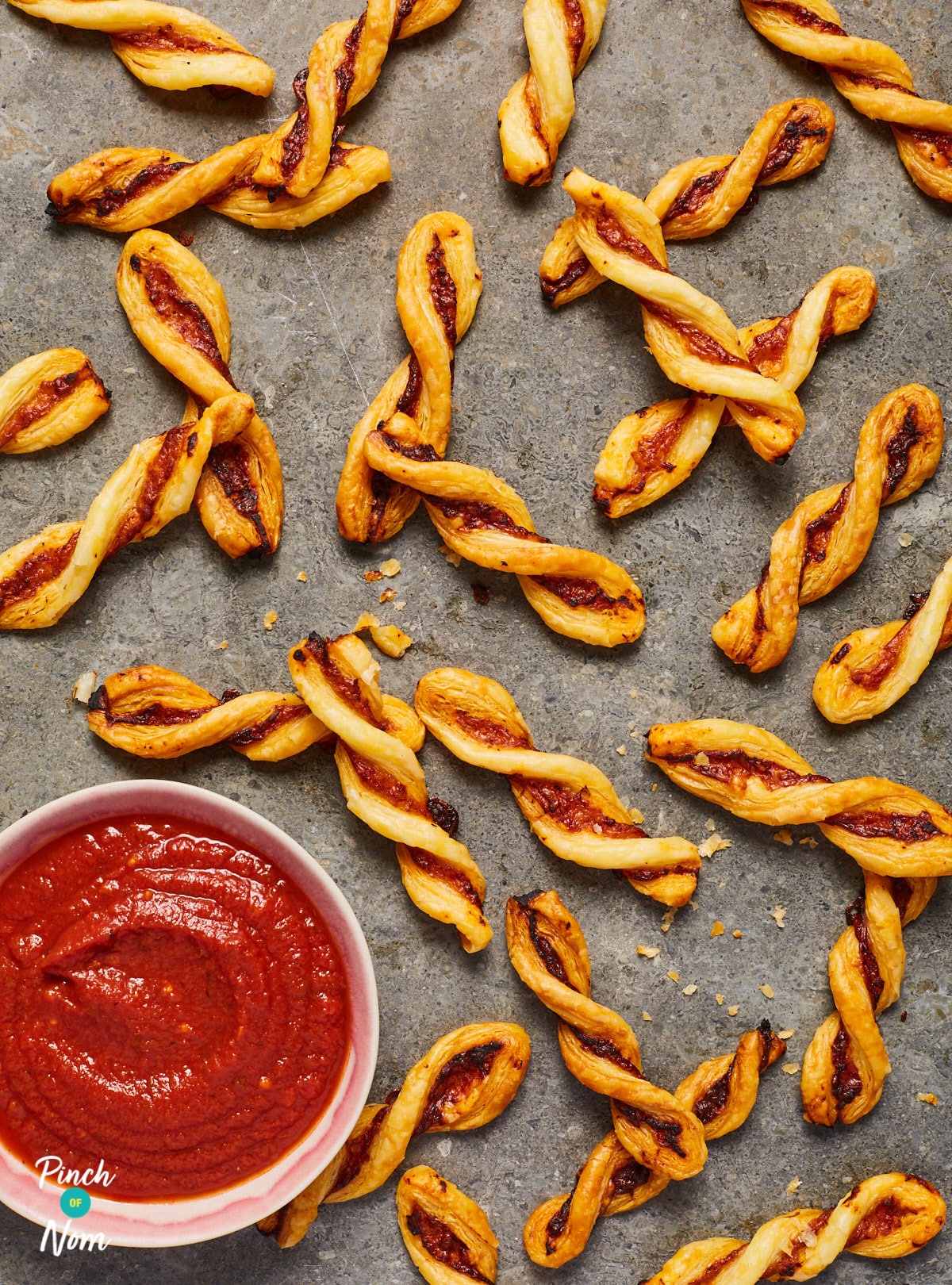 Pizza Twists with Pizza Dip - Pinch of Nom Slimming Recipes