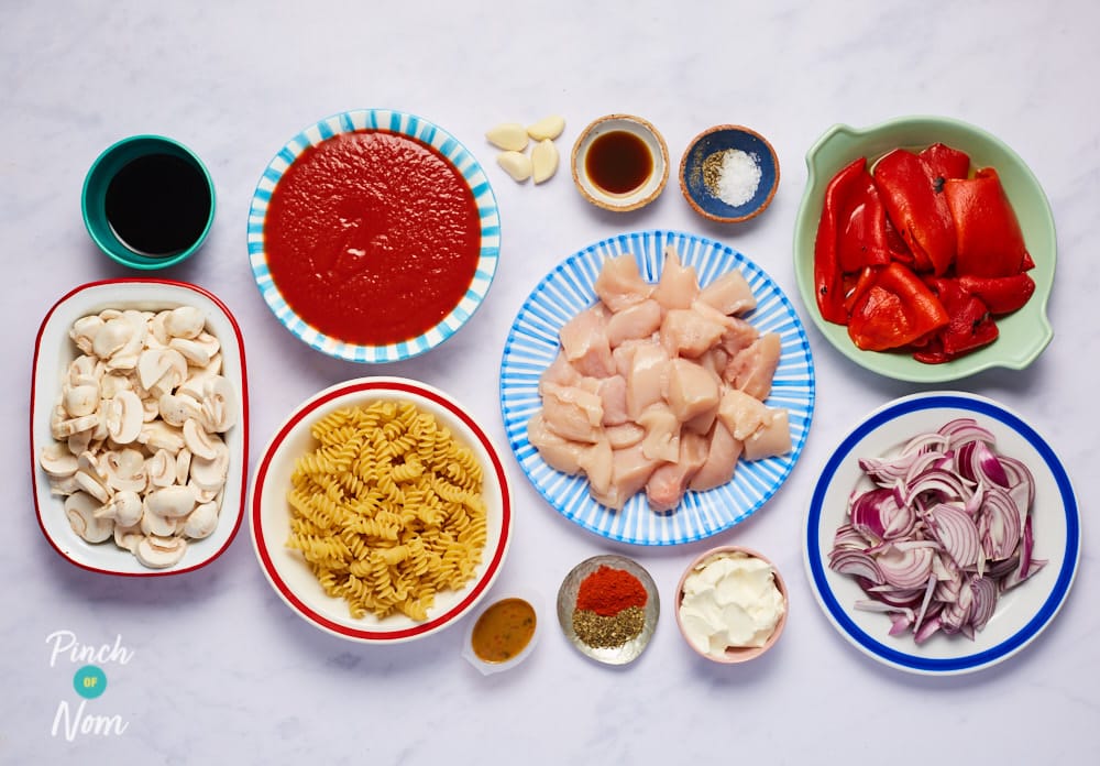 Creamy Roasted Red Pepper and Chicken Pasta - Pinch of Nom Slimming Recipes