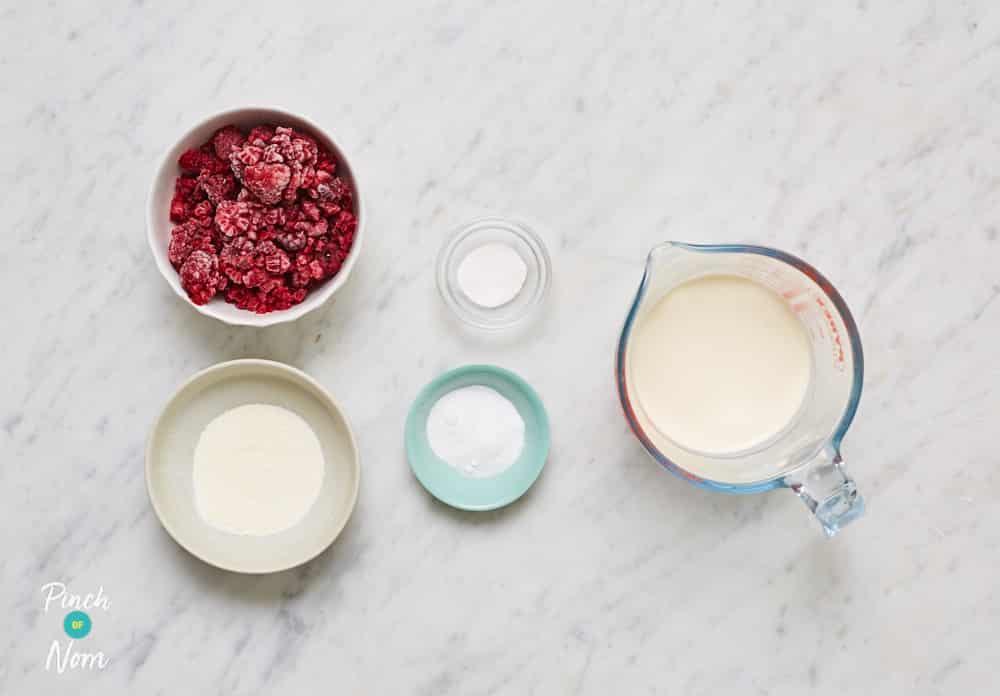 White Chocolate Mousse with Raspberry Coulis - Pinch of Nom Slimming Recipes