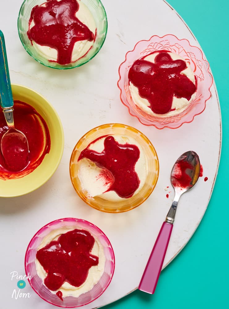 White Chocolate Mousse with Raspberry Coulis - Pinch of Nom Slimming Recipes
