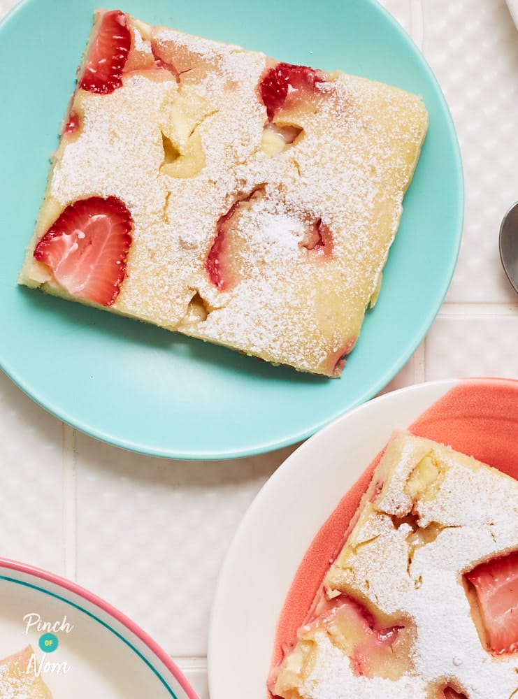 Strawberry Pancake Traybake - Pinch of Nom Slimming Recipes