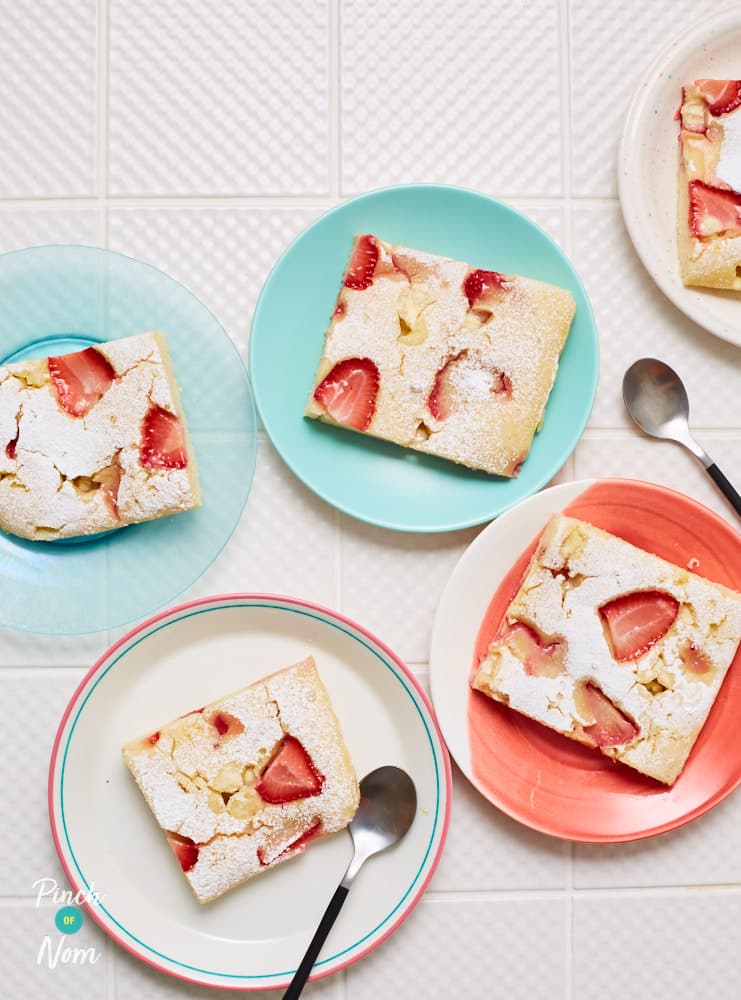 Strawberry Pancake Traybake - Pinch of Nom Slimming Recipes