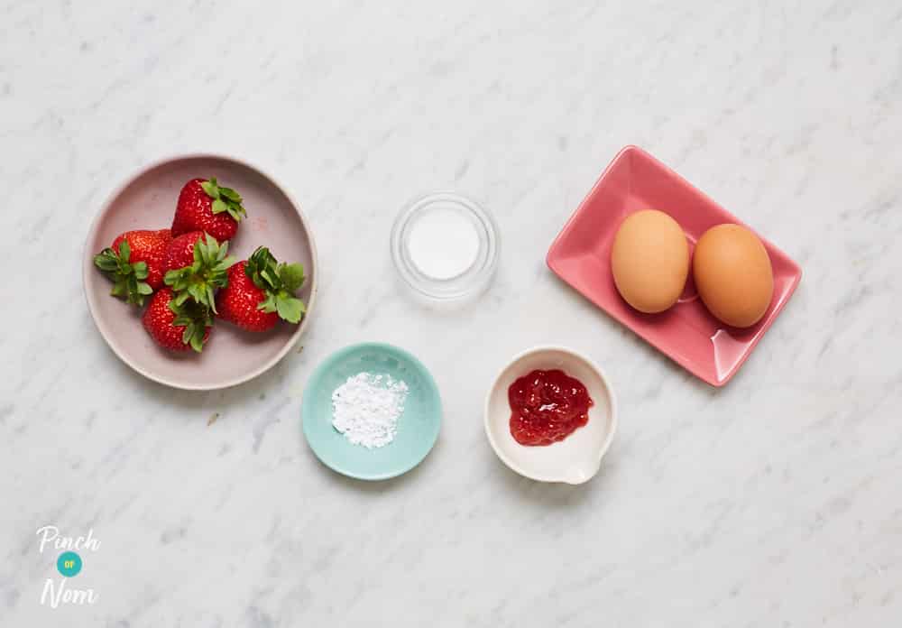 Strawberry Souffle Omelette - Pinch of Nom Slimming Recipes