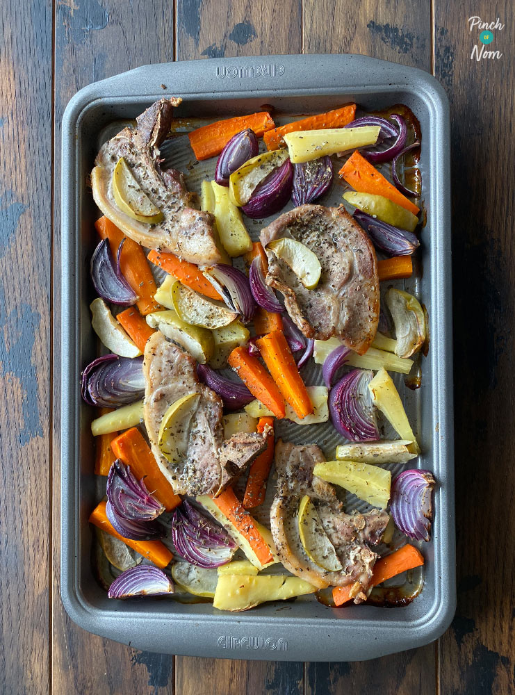 Pork and Apple Traybake - Pinch of Nom Slimming Recipes