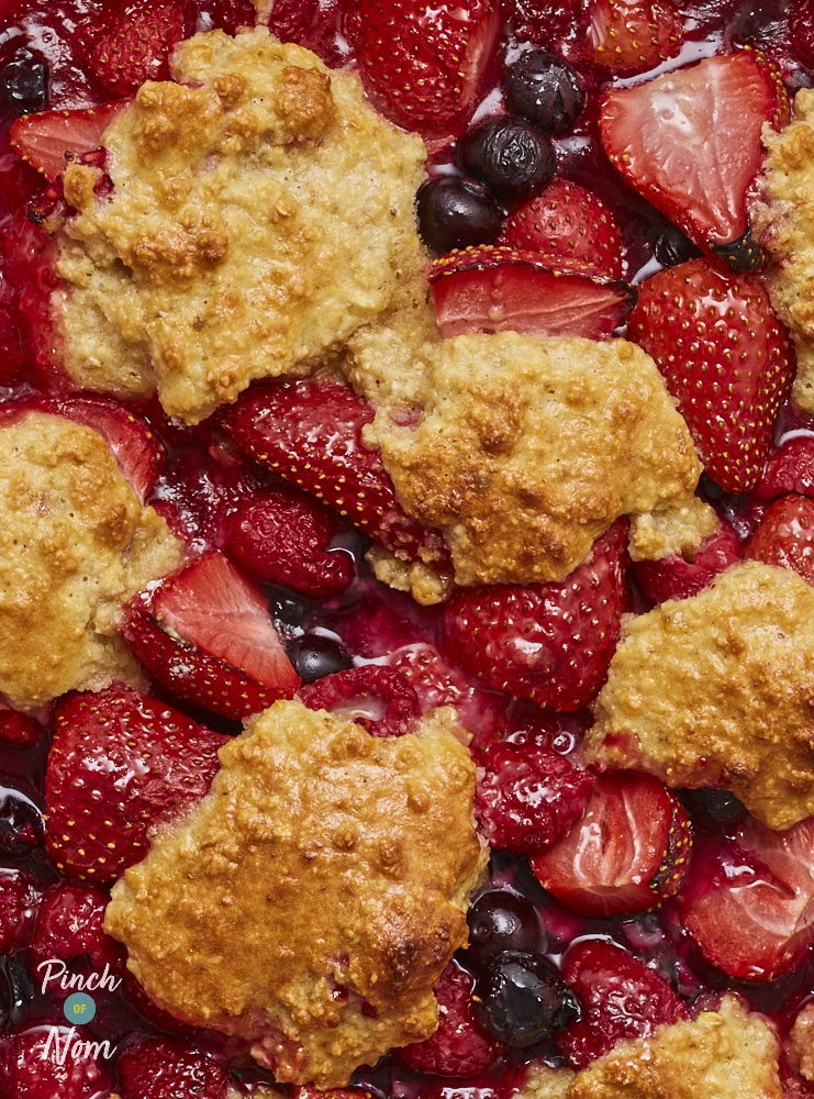 Summer Berry Cobbler - Pinch of Nom Slimming Recipes