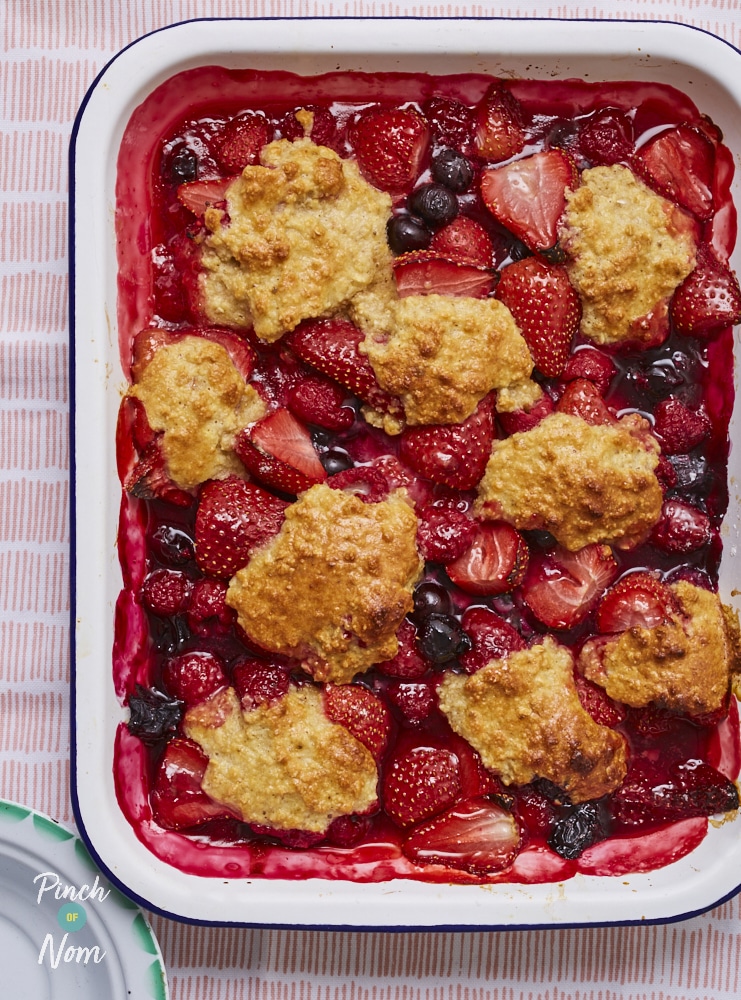 Summer Berry Cobbler - Pinch of Nom Slimming Recipes
