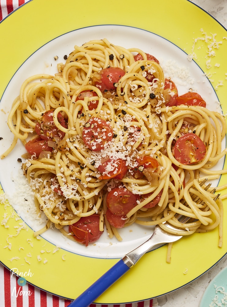 Black Pepper and Parmesan Spaghetti with Garlic and Thyme Tomatoes - Pinch of Nom Slimming Recipes