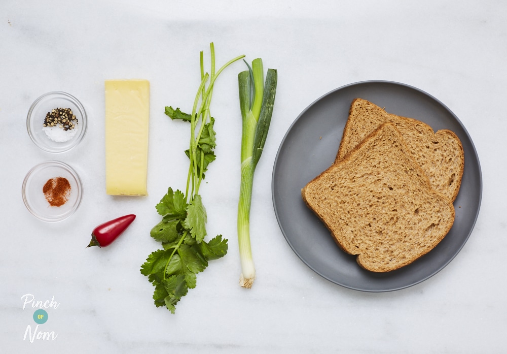 Cheesy Chilli Toastie - Pinch of Nom Slimming Recipes