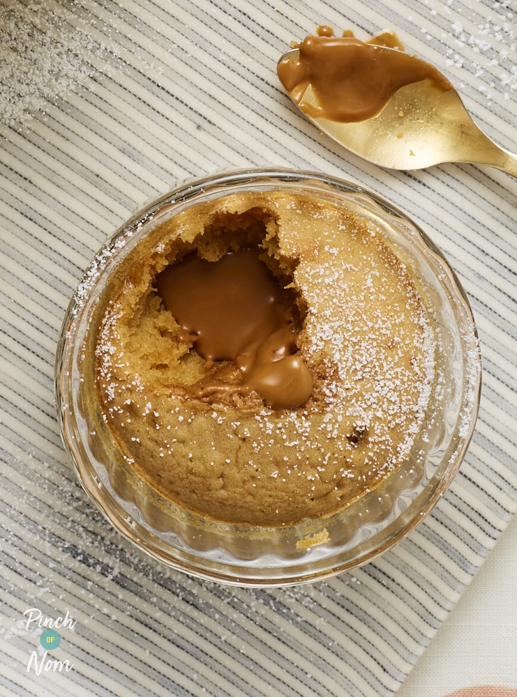 Biscoff Lava Cakes - Pinch of Nom Slimming Recipes