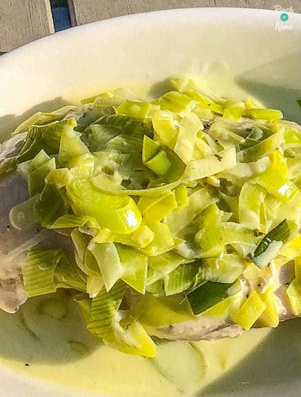 Chicken and Leeks in Blue Cheese Sauce pinchofnom.com