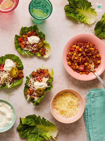 Chilli Beef Soft Tacos pinchofnom.com