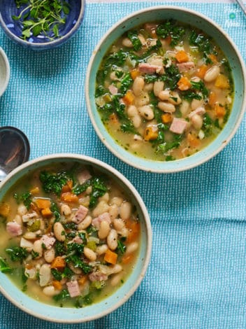 Italian White Bean Soup pinchofnom.com