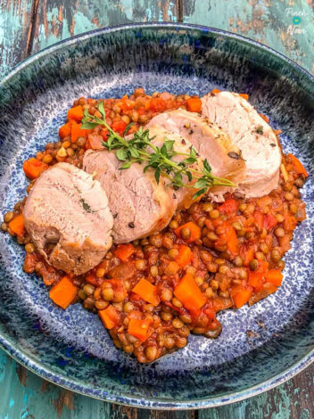 Pork on Balsamic Lentils pinchofnom.com