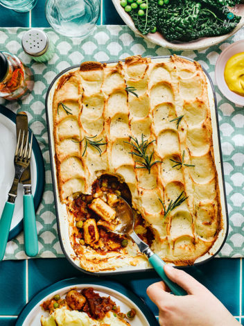 Bangers and Mash Pie pinchofnom.com