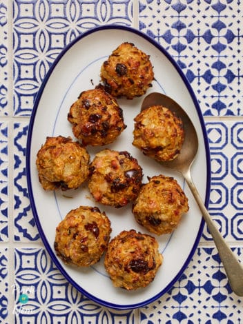 Cranberry and Orange Stuffing Balls pinchofnom.com