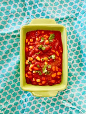 BBQ Beans pinchofnom.com