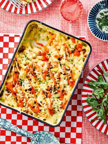 Bacon and Leek Mac ‘n’ Cheese pinchofnom.com