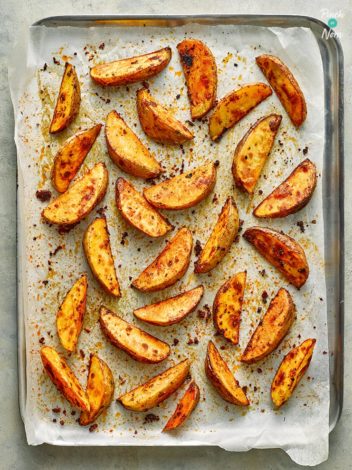 Barbecue Potato Wedges pinchofnom.com