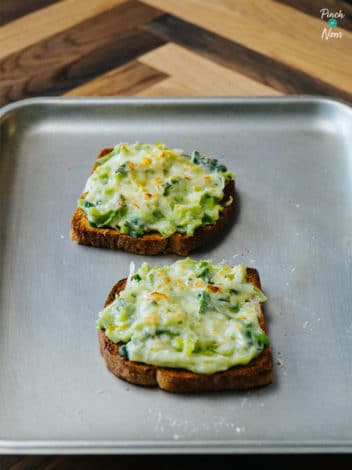 Cheesy Leeks on Toast pinchofnom.com