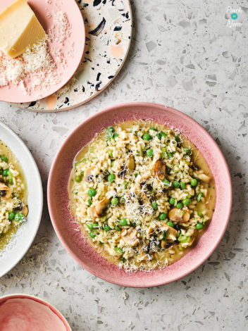 Creamy, Cheesy Garlic Mushroom Risotto pinchofnom.com