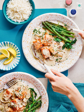 Creamy Garlic Salmon pinchofnom.com