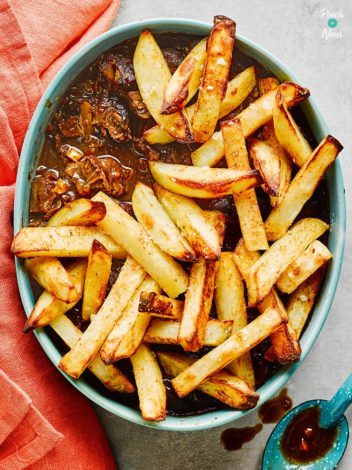 Steak and Chips Pie pinchofnom.com