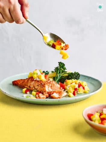 Tandoori Salmon with Mango Salsa pinchofnom.com