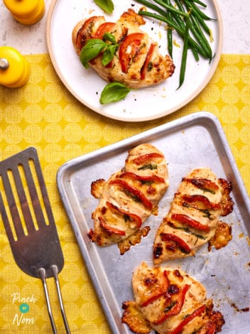 Caprese Baked Chicken pinchofnom.com