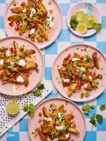 Cheesy Avocado Salsa Wedges pinchofnom.com