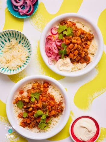 Sausage and Baked Bean Chilli pinchofnom.com