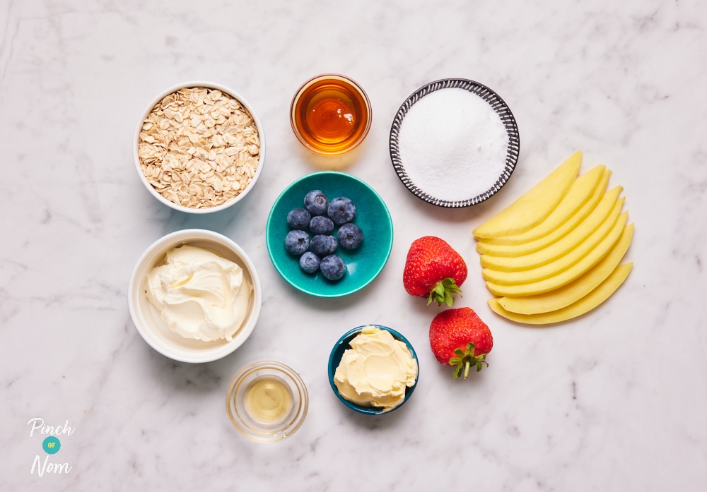 Fruity Flapjack Pizza - Pinch of Nom Slimming Recipes