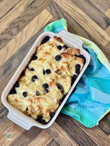Blueberry and White Chocolate Bread Pudding pinchofnom.com