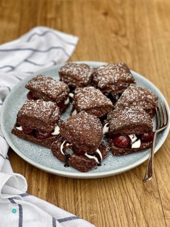 Chocolate Cherry Shortcake pinchofnom.com