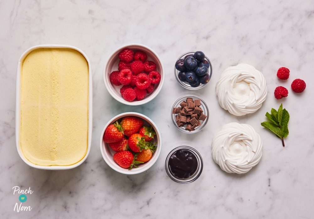 Frozen Christmas Pudding - Pinch of Nom Slimming Recipes