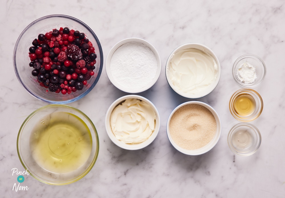 Pavlova Wreath - Pinch of Nom Slimming Recipes
