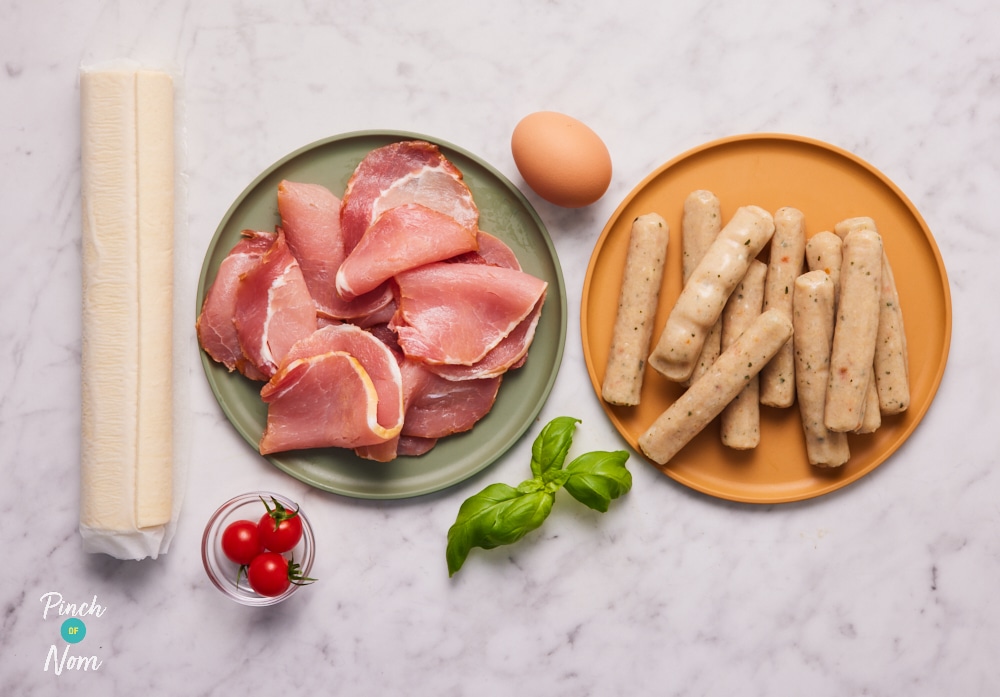 Pigs in Blankets Christmas Wreath - Pinch of Nom Slimming Recipes