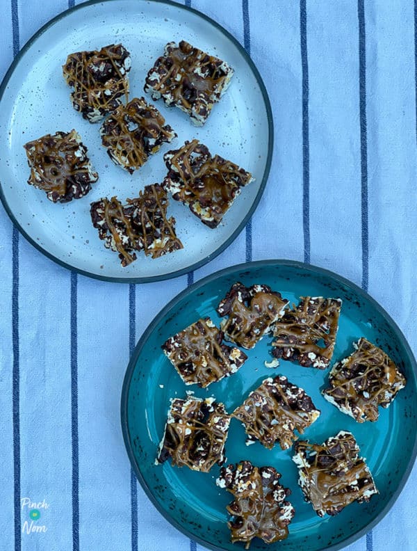 Salted Caramel and Chocolate Popcorn Bites pinchofnom.com