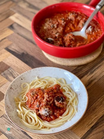 Slow-Cooked Meatballs in Tomato Sauce pinchofnom.com